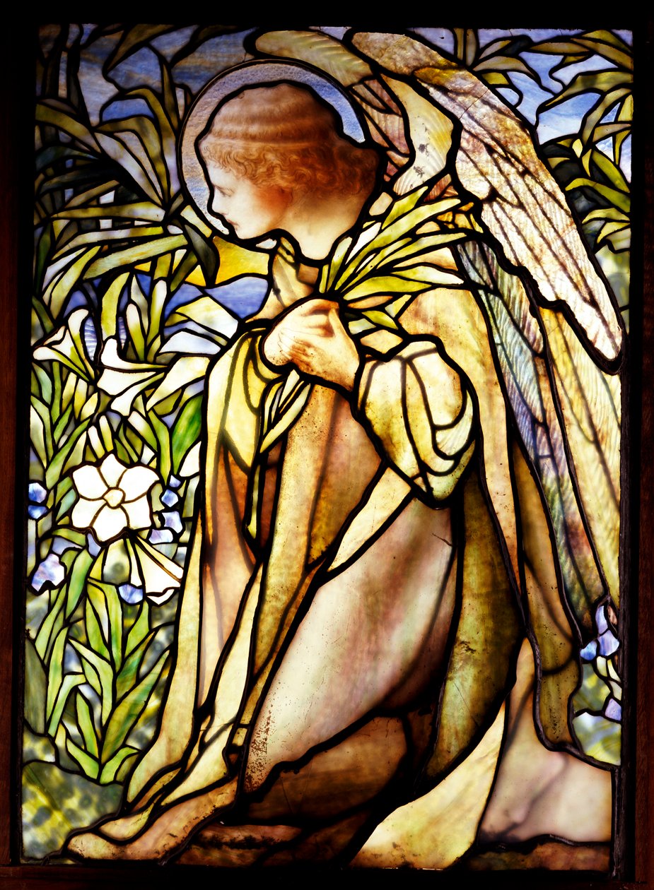 Vindu som viser en knelende engel (farget glass) av Tiffany and Company