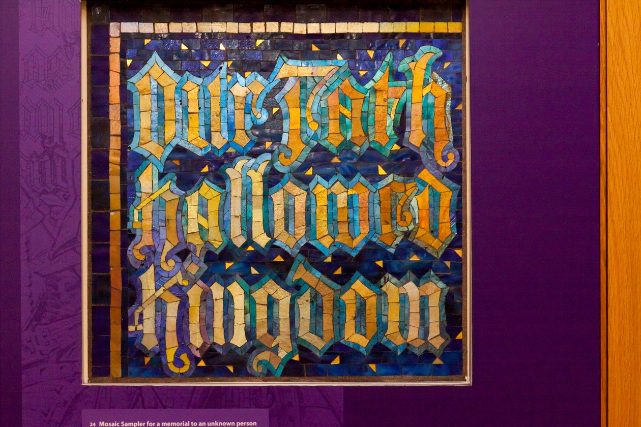 Eksempel på mosaikkpanel, for Lords Prayer (gips og glass) av Tiffany and Company Tiffany and Company