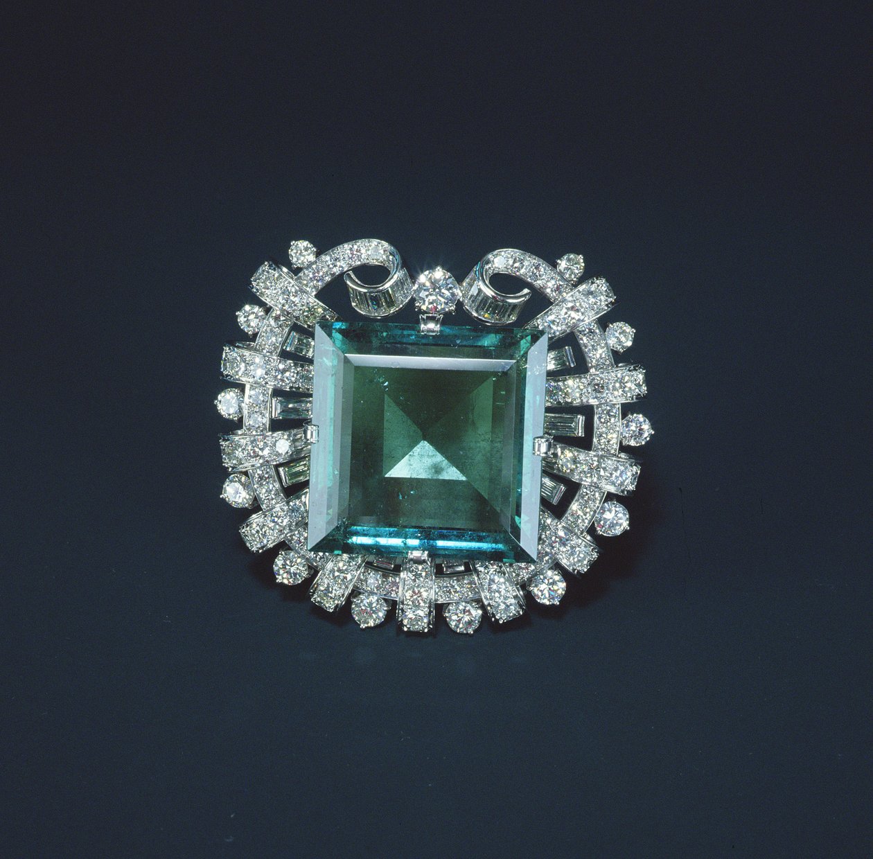 Hooker Emerald, 1950 (smaragd og diamanter satt i platina) av Tiffany und Company