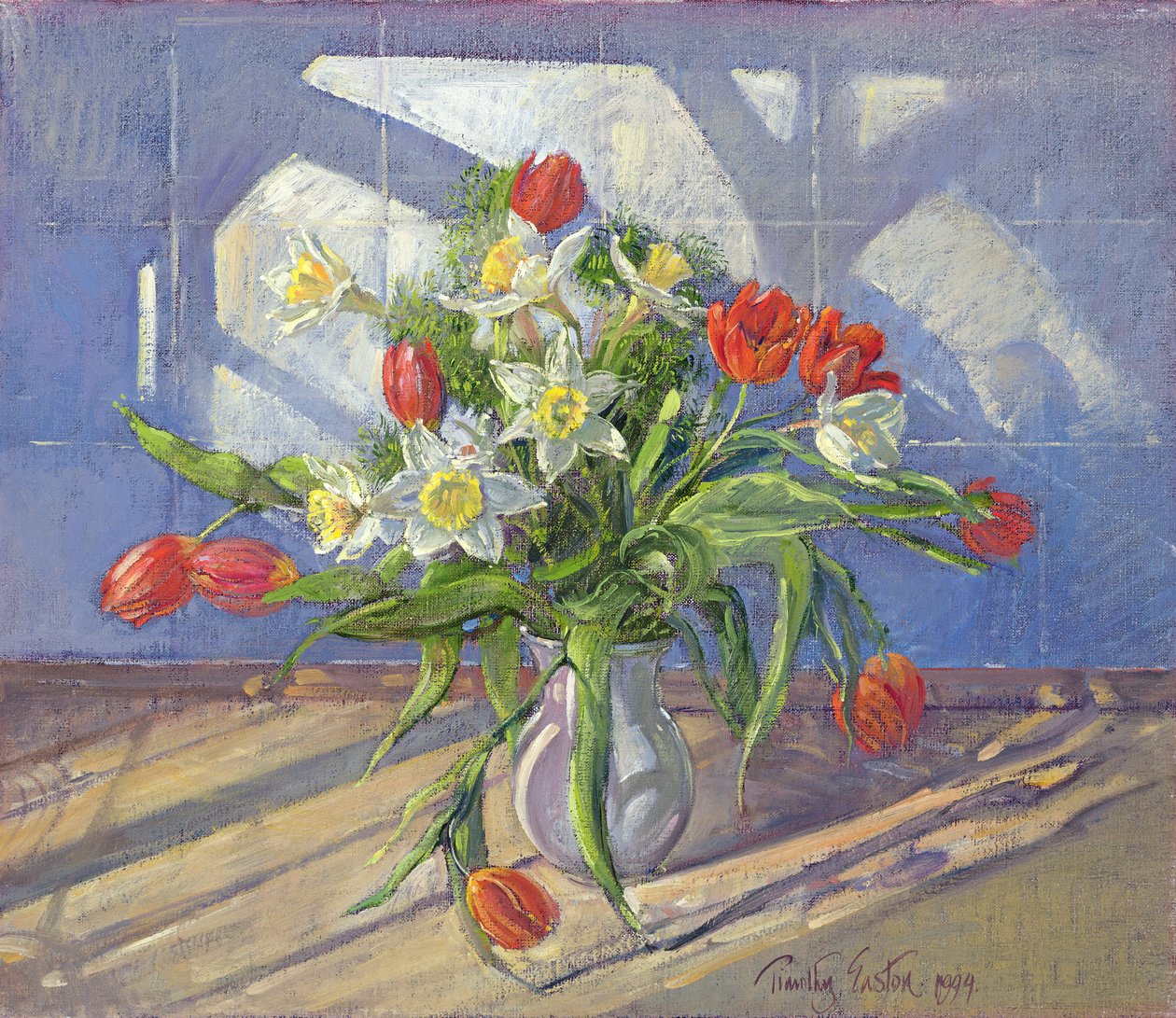 Vårblomster med vindusrefleksjoner, 1994 av Timothy Easton