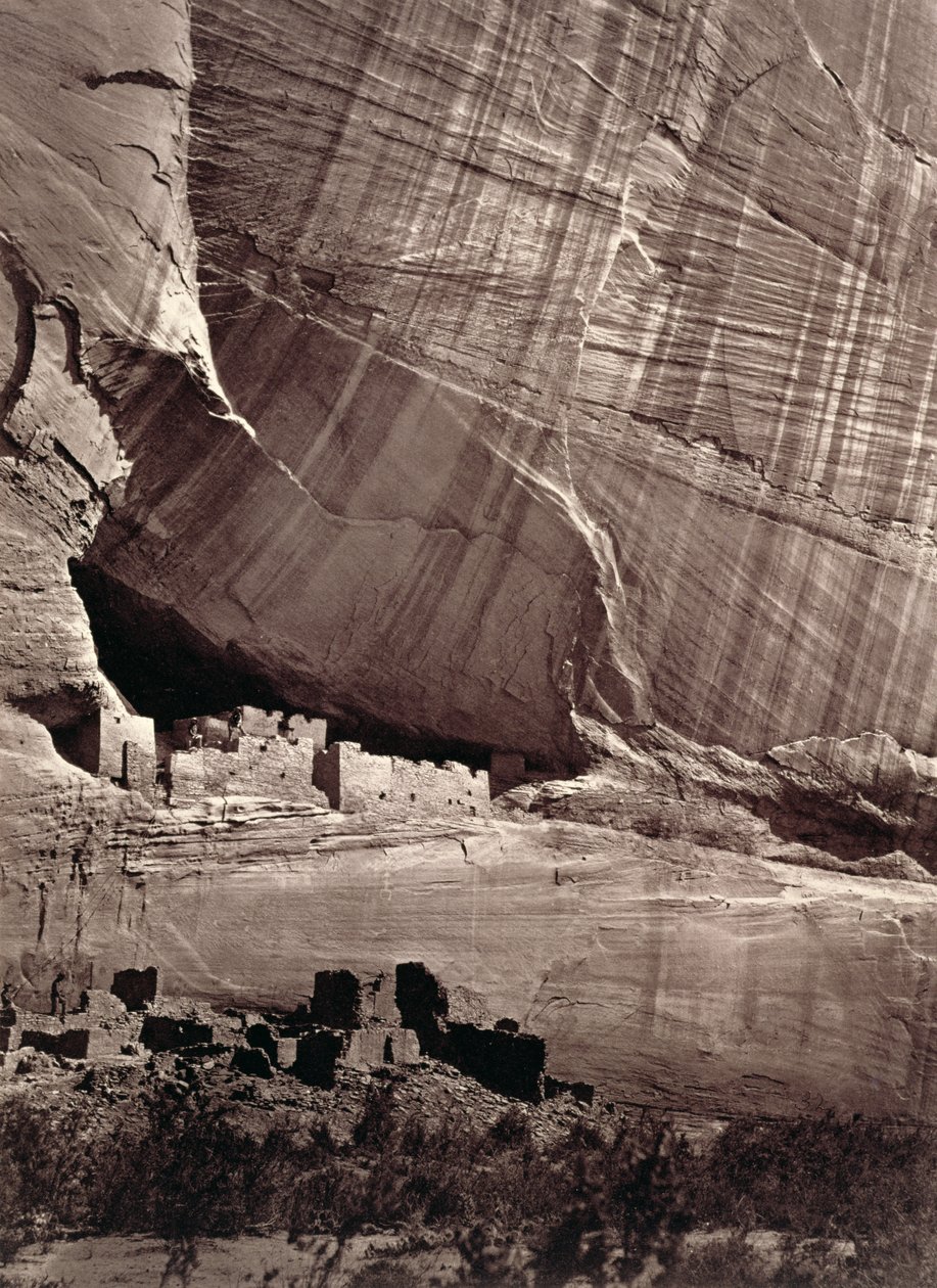 The Ancient Ruins of the Canyon de Chelle, 1873 (albumintrykk) av Timothy O