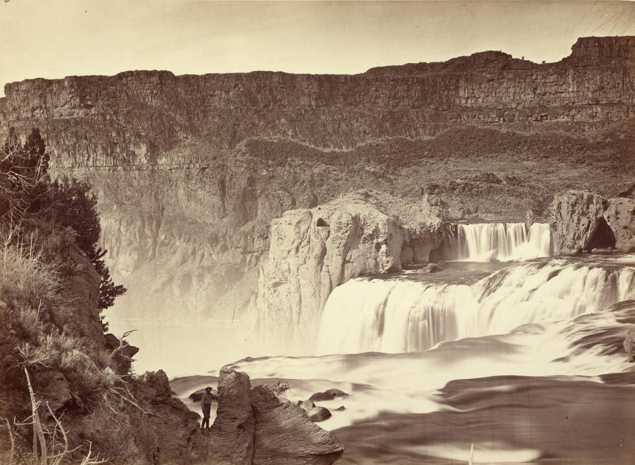 Shoshone Falls, Snake River, Idaho. Middagsutsikt. Tilstøtende fjellvegger omtrent 1.000 fot høye. av Timothy H. O