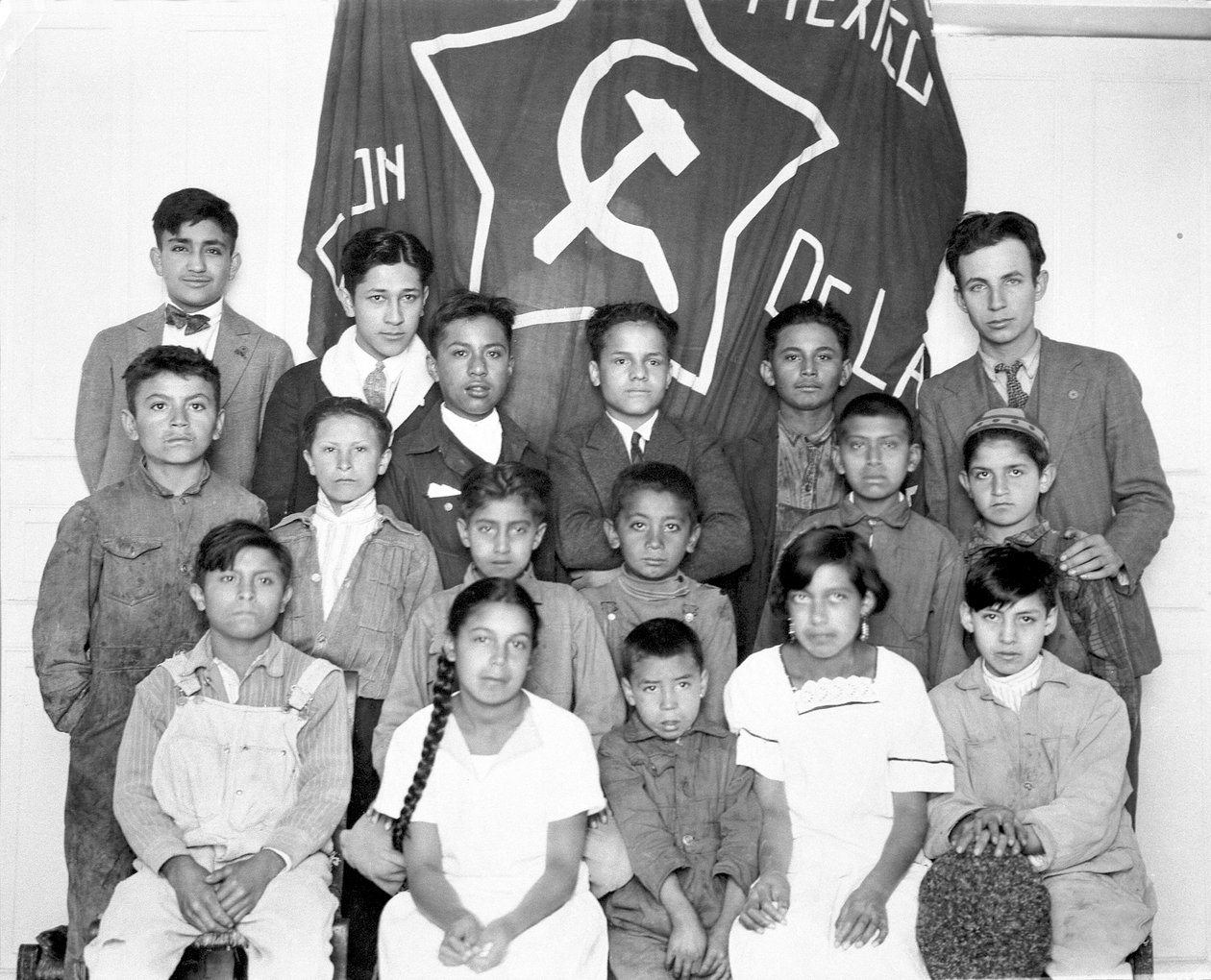 National Committee of the Youth Organization of the Communist Party of Mexico, Mexico City, 1928 av Tina Modotti