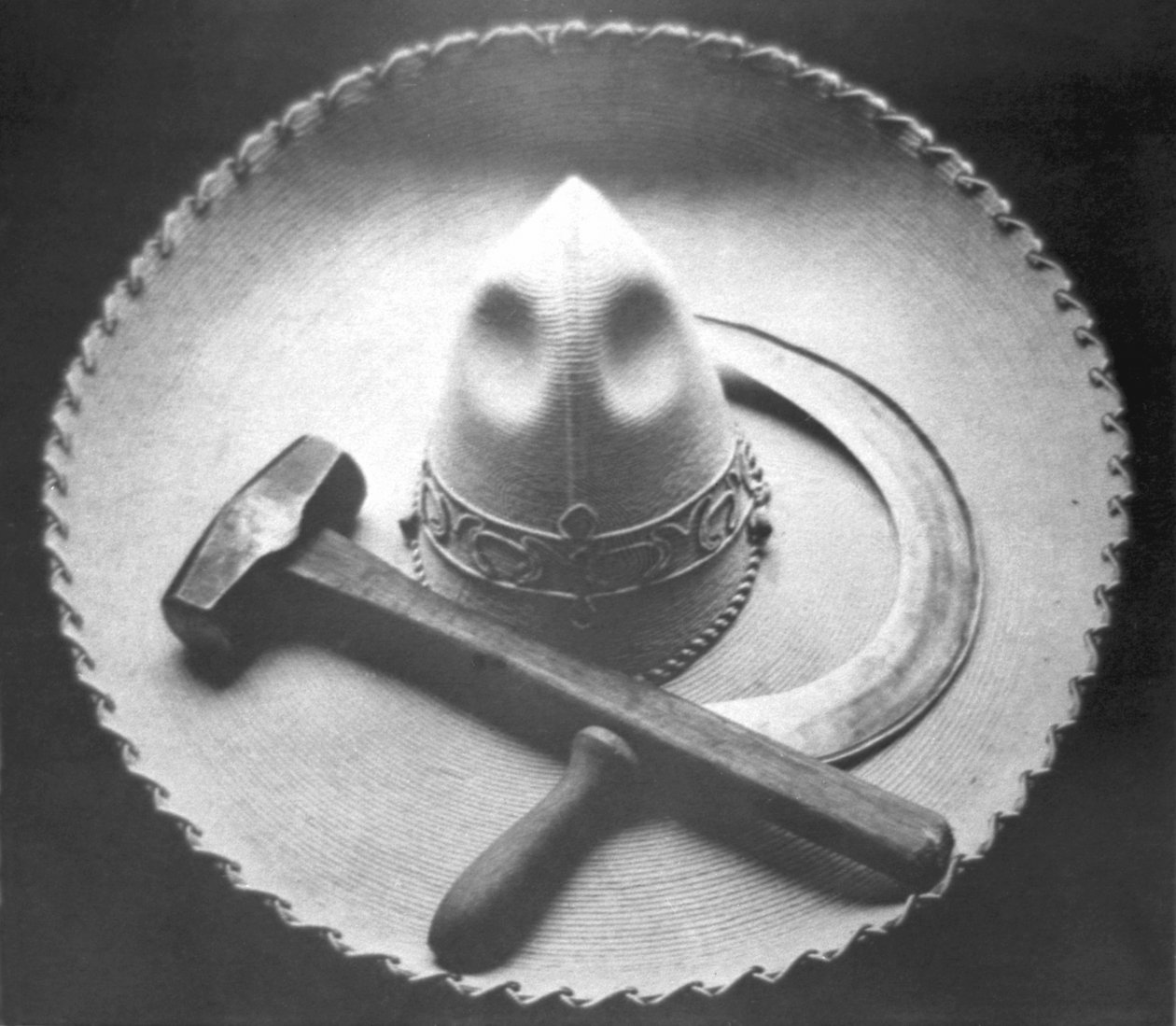 Meksikansk revolusjon: Sombrero med hammer og sigd, Mexico by, 1927 av Tina Modotti
