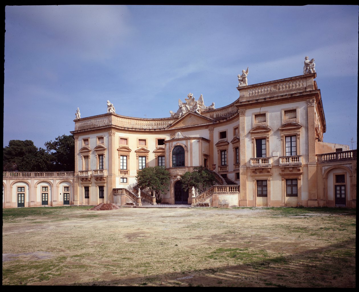 Utvendig utsikt over Villa Valguarnera av Tommaso Maria Napoli