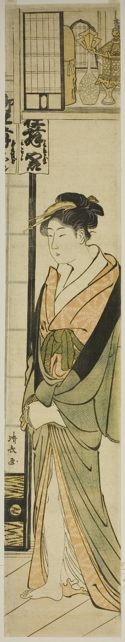 Courtesane som står under en hylle for talismaner av Torii Kiyonaga