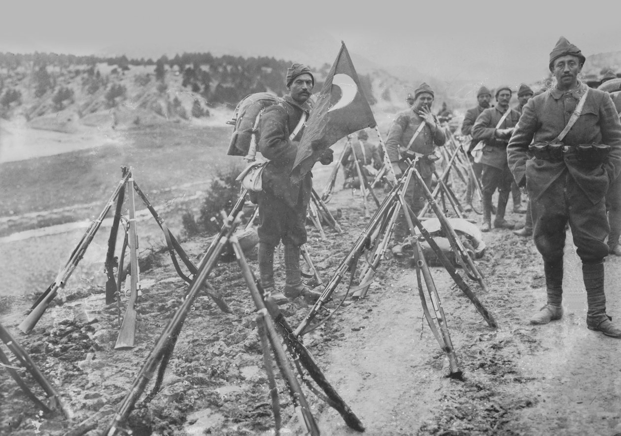 Tyrkisk infanterikolonne i ro, ca. 1914-15 av Turkish Photographer