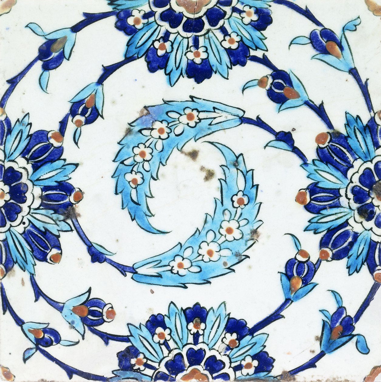 En Iznik-keramikkflis, med et spiralformet blomstermotiv, tidlig på 1600-tallet (keramikk) av Turkish School