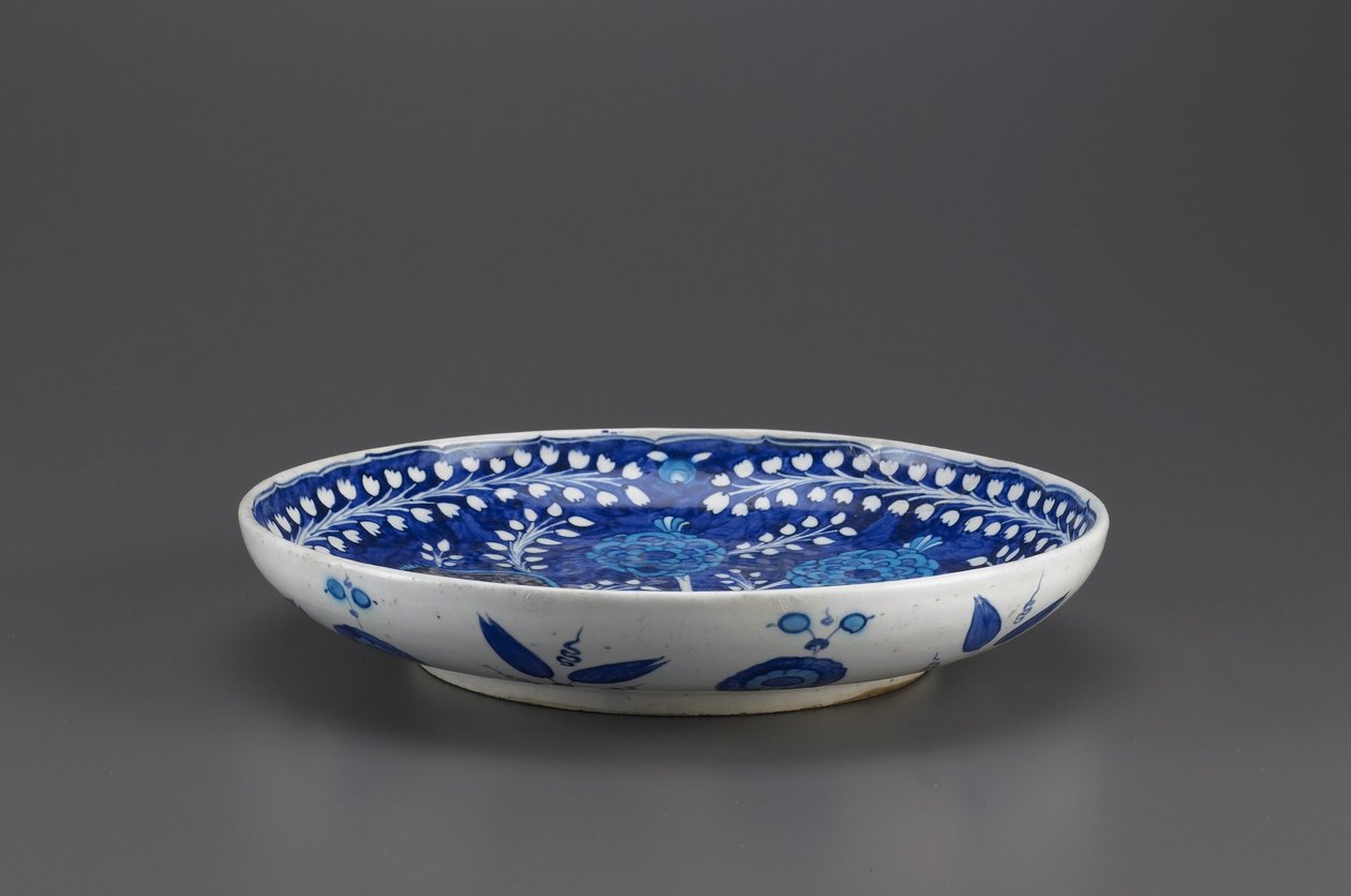 Dish, Iznik, osmansk dynasti, 1530-tallet (keramikk) av Turkish School