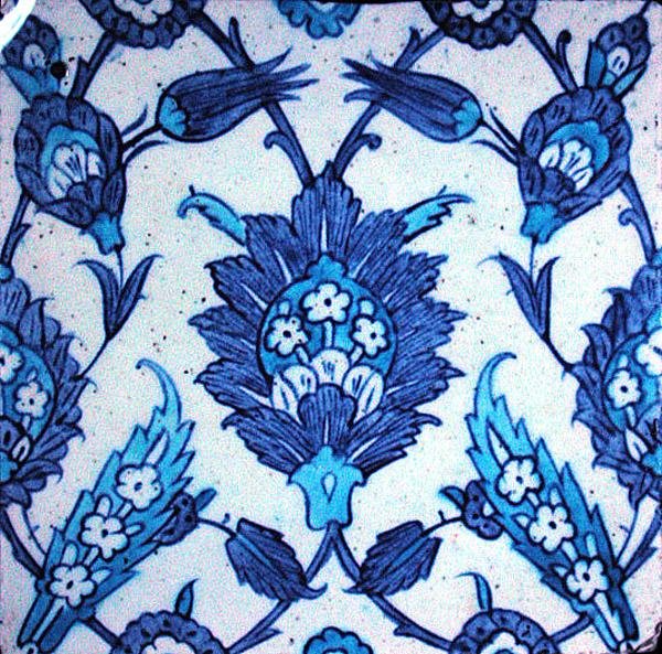 Iznik-fliser med blomsterdesign av Turkish School