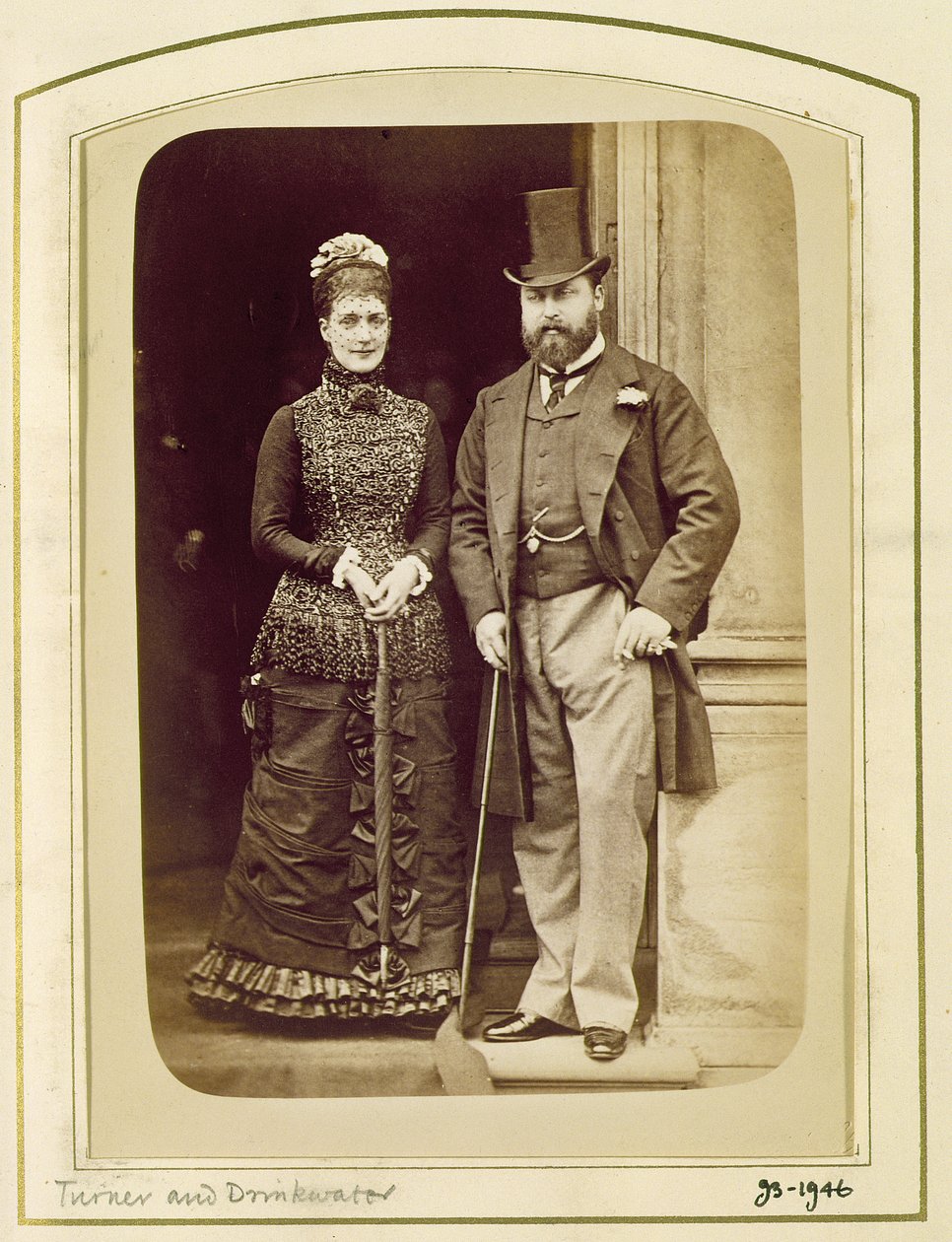 Portrett av kong Edward VII (1841-1910) og hans kone, dronning Alexandra (1844-1925) (sepia-bilde) av Turner and Drinkwater