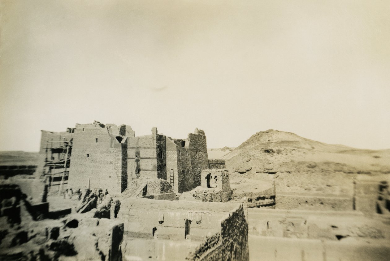 St. Simeons kloster under restaureringen, Aswan, Egypt, fotografert av Ugo Monneret de Villard av Ugo Monneret de Villard