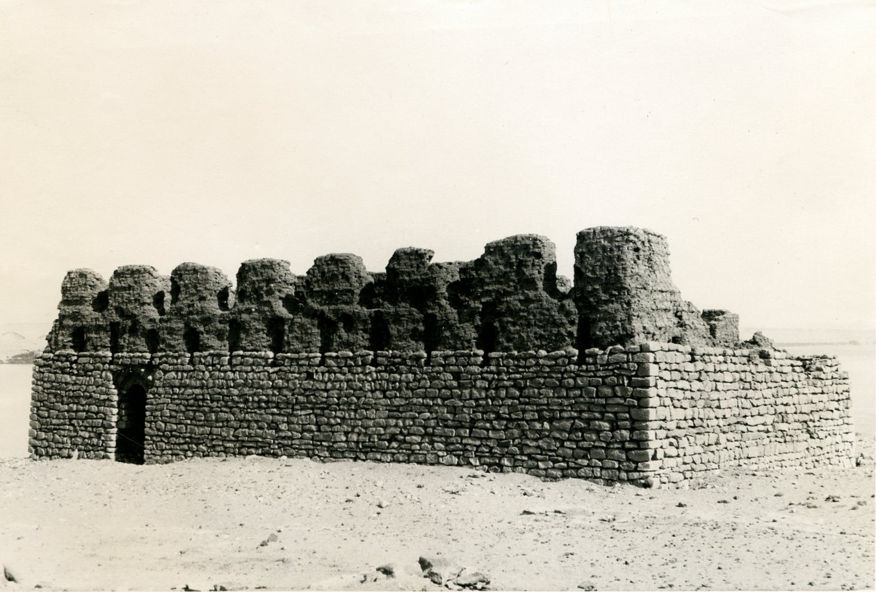 Ruiner av kirke nær Nilen, Adendan, Egypt, fotografert av Ugo Monneret de Villard av Ugo Monneret de Villard