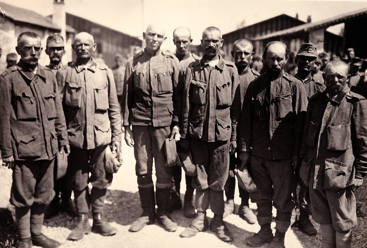 Østerrikske fanger i Bagnaria Arsa, Udine, Italia, 04/1916 (s/hvitt-bilde) av Ugo Ojetti