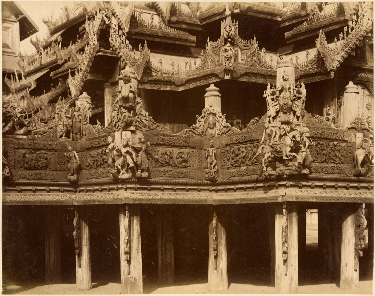 Kloster eller pagode, detalj, sannsynligvis Mandalay, slutten av 1800-tallet (albumintrykk) (bw-foto) av Unbekannt Unbekannt