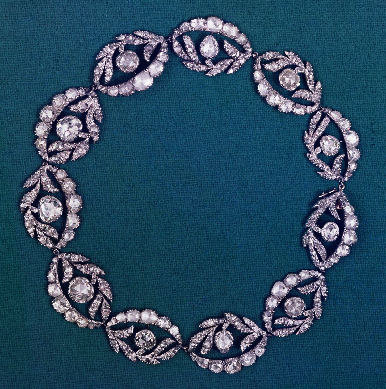 Halskjede i stilisert blomster- og bladmotiv, c.1760 diamant av Unbekannt Unbekannt