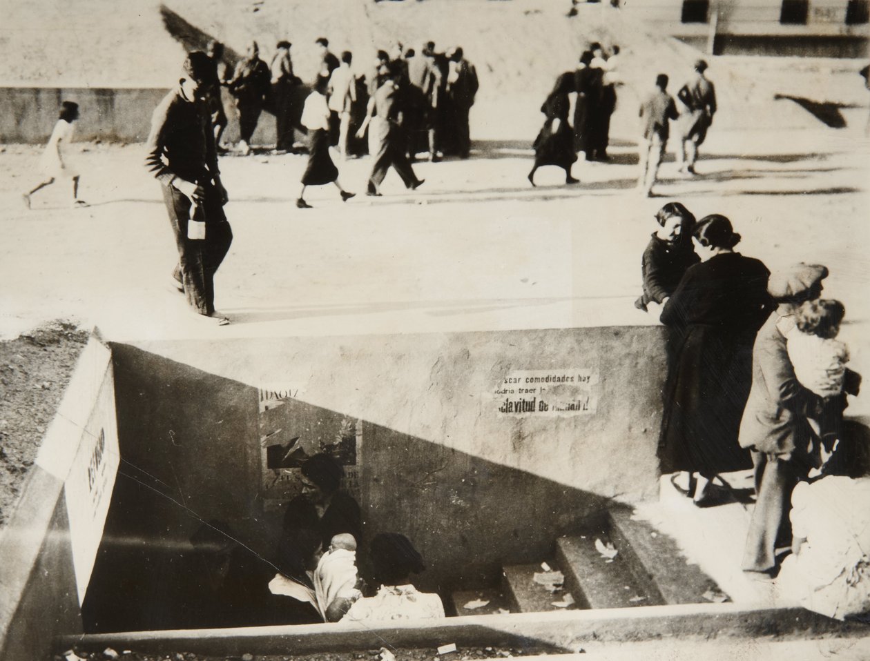 Red air Raid Shelters bidrar til å bekjempe red air raids, Castellón av Unbekannt Unbekannt