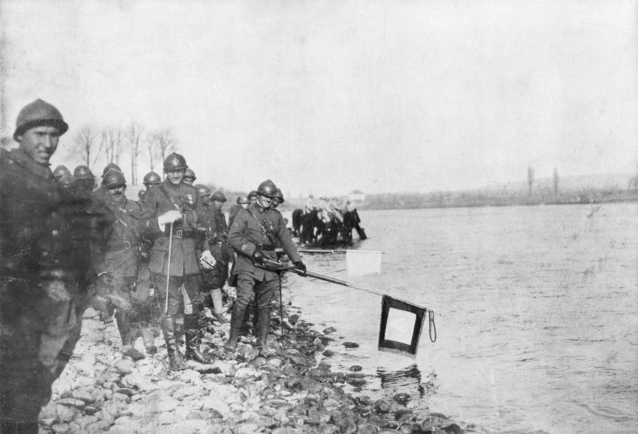 2. marokkanske divisjon bader sine flagg i Rhinen, Huningue, Alsace, Frankrike, 21. november 1918 av Unbekannt