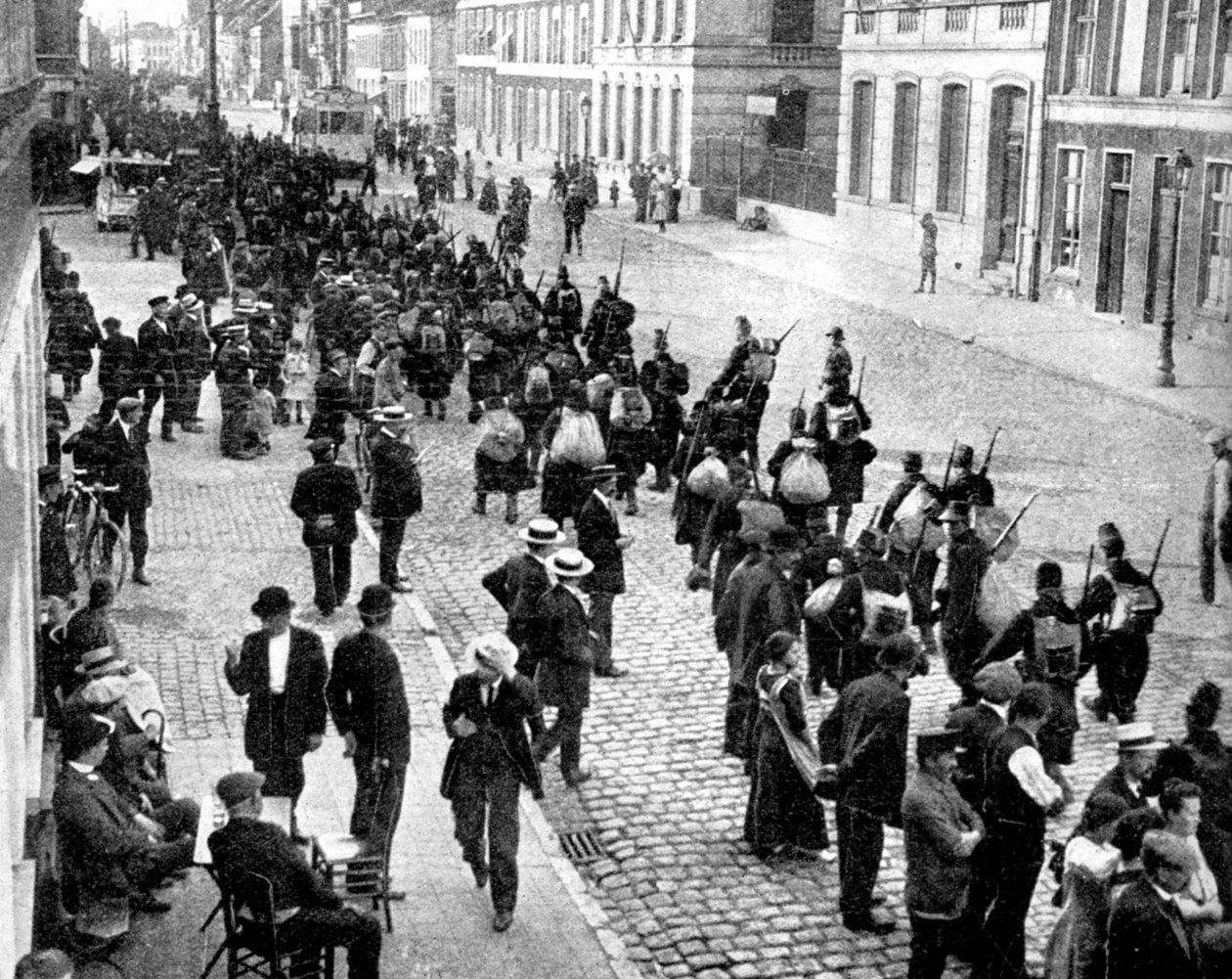 Et belgisk regiment trekker seg tilbake til Antwerpen, første verdenskrig, 1914 av Unbekannt