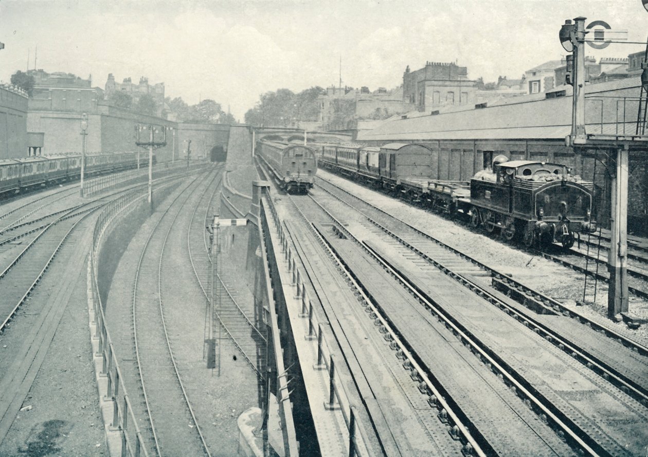 Et travelt sted, 1922. av Unbekannt