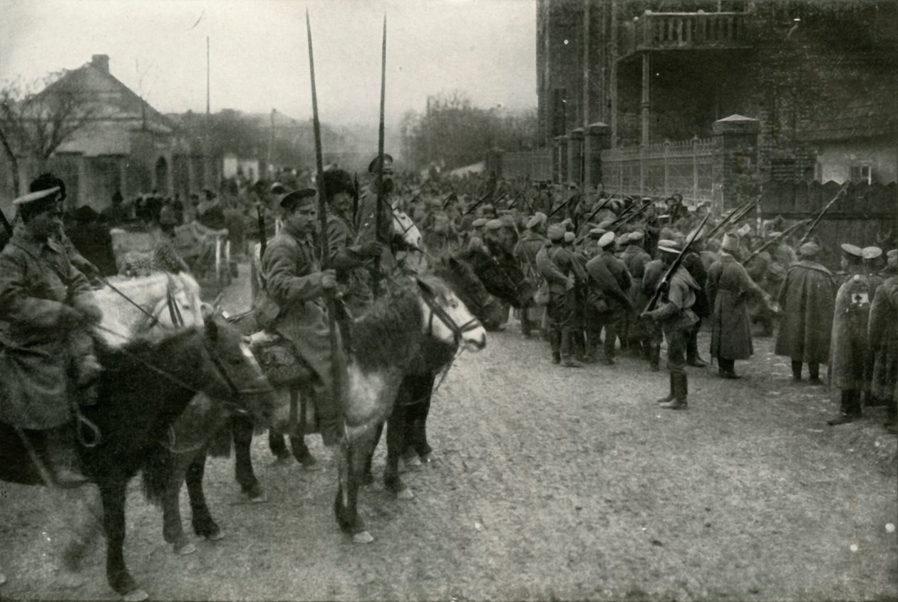 En kosakkpatrulje og russisk infanteri, 1919. av Unbekannt