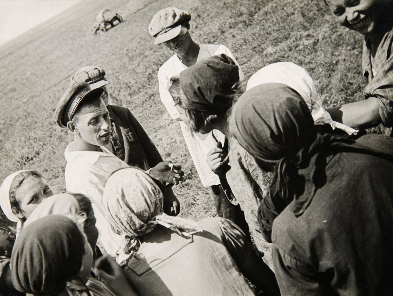 En Kolkhoz-brigade tar en pause, USSR, 1931 av Unbekannt