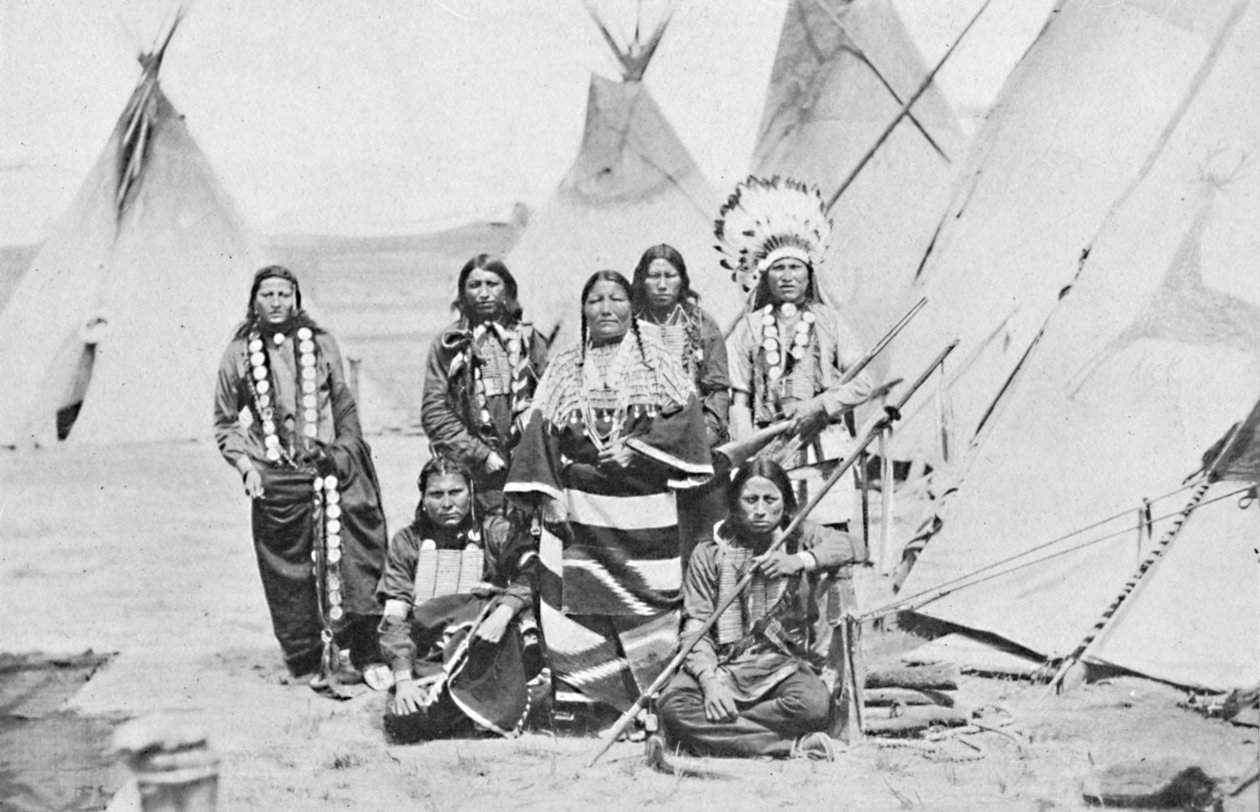 En indianersjef og squaws, 1912 av Unbekannt