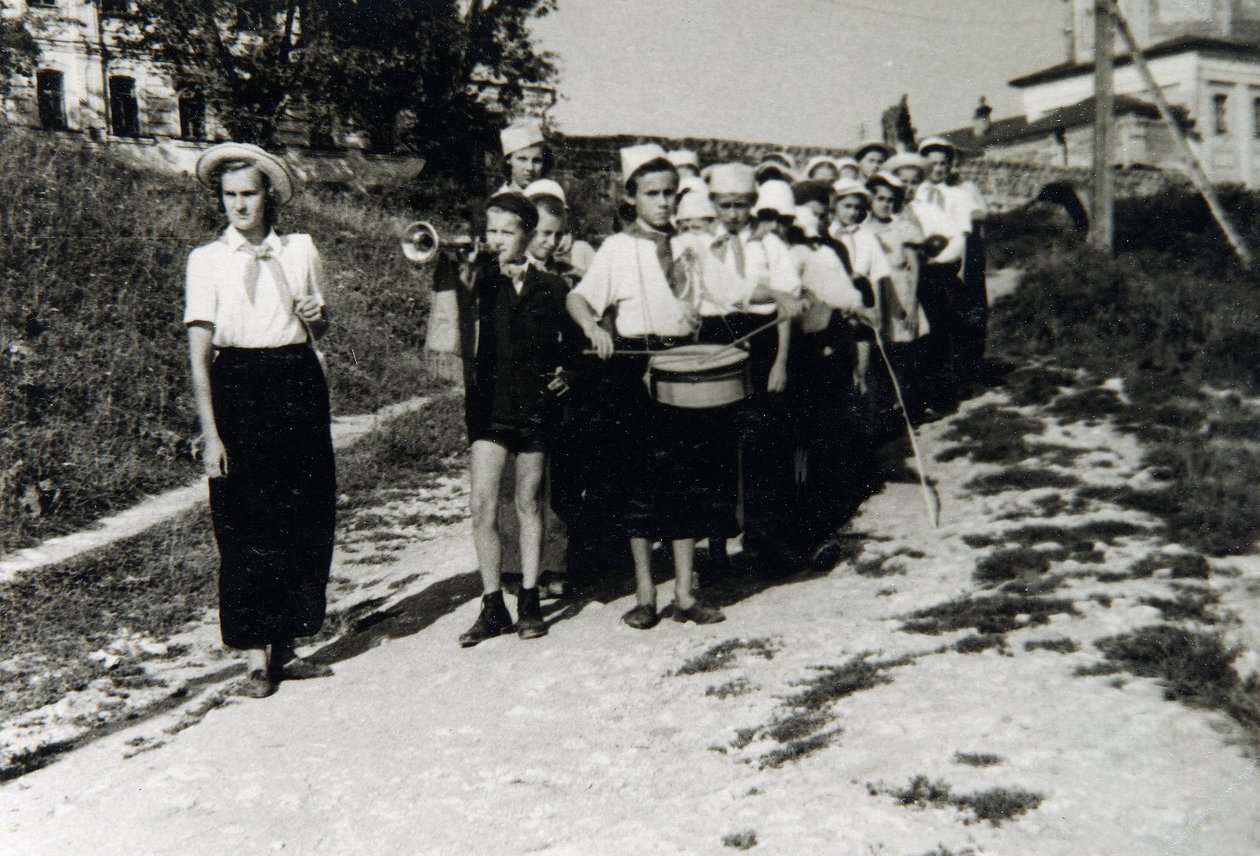 En pioner-enhet ved All-Union Young Pioneer Camp Artek, Gurzuf, Crimea, USSR, 1930-tallet av Unbekannt