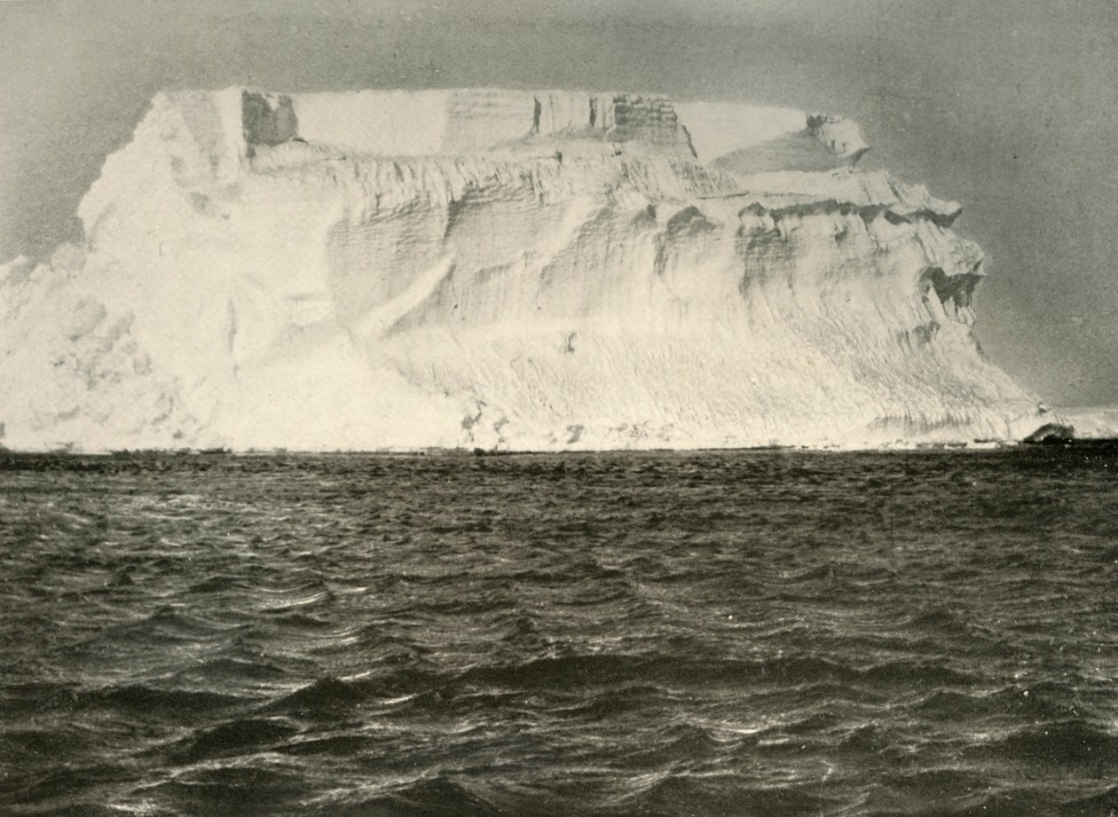 En tabellformet Berg av typisk antarktisk form, c1908, 1909 av Unbekannt