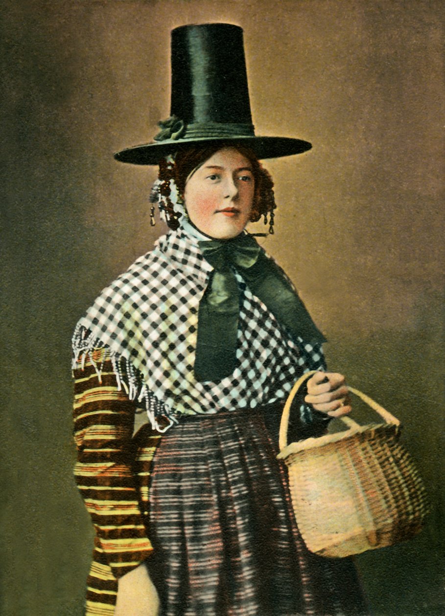 En walisisk kostyme, c1904. av Unbekannt