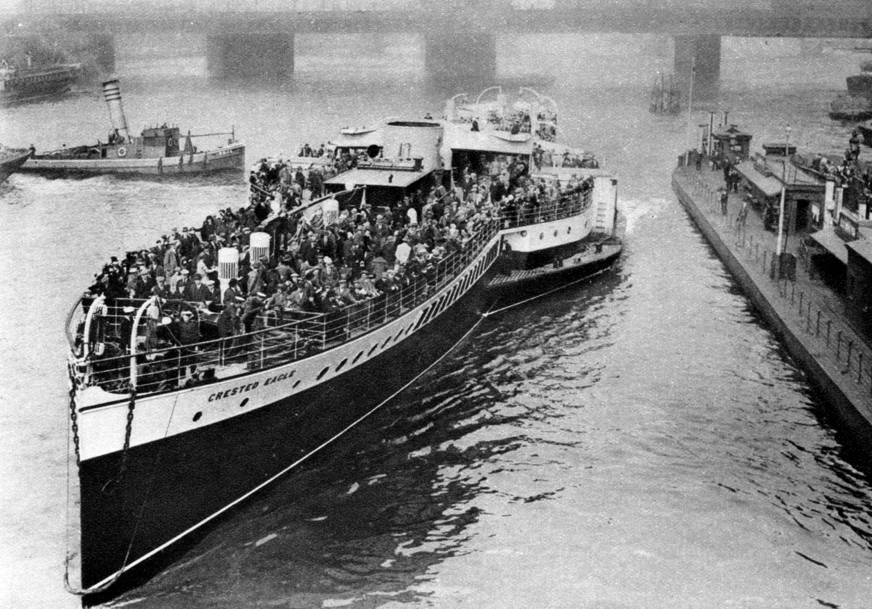 En folkefest om bord på en hjuldamper på vei til Margate, London, 1926-1927 av Unbekannt