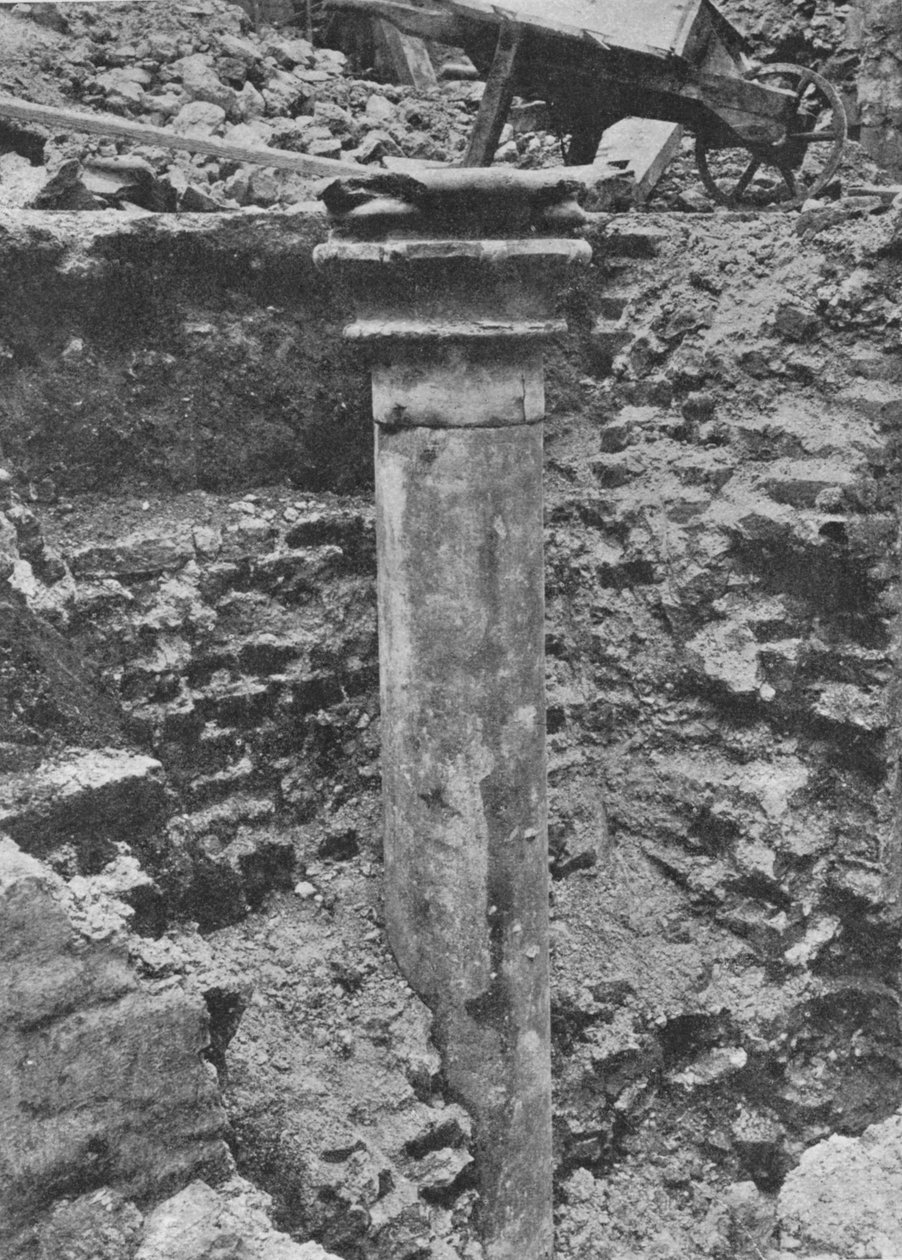 En kolonne i hallen til Blackfriars Priory, City of London, 1906 av Unbekannt