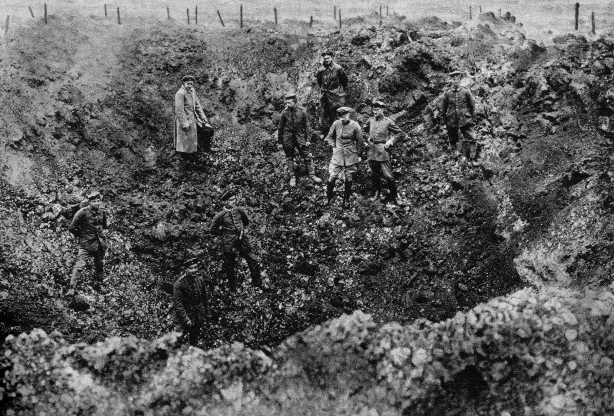 Et krater forårsaket av eksplosjonen av en mine, Western Front, 1917 av Unbekannt