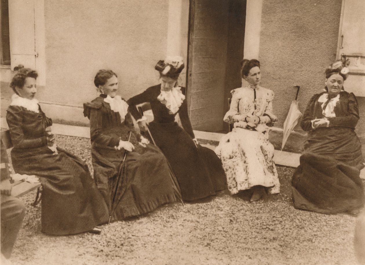 En gruppe kvinner som snakker, 1937 av Unbekannt