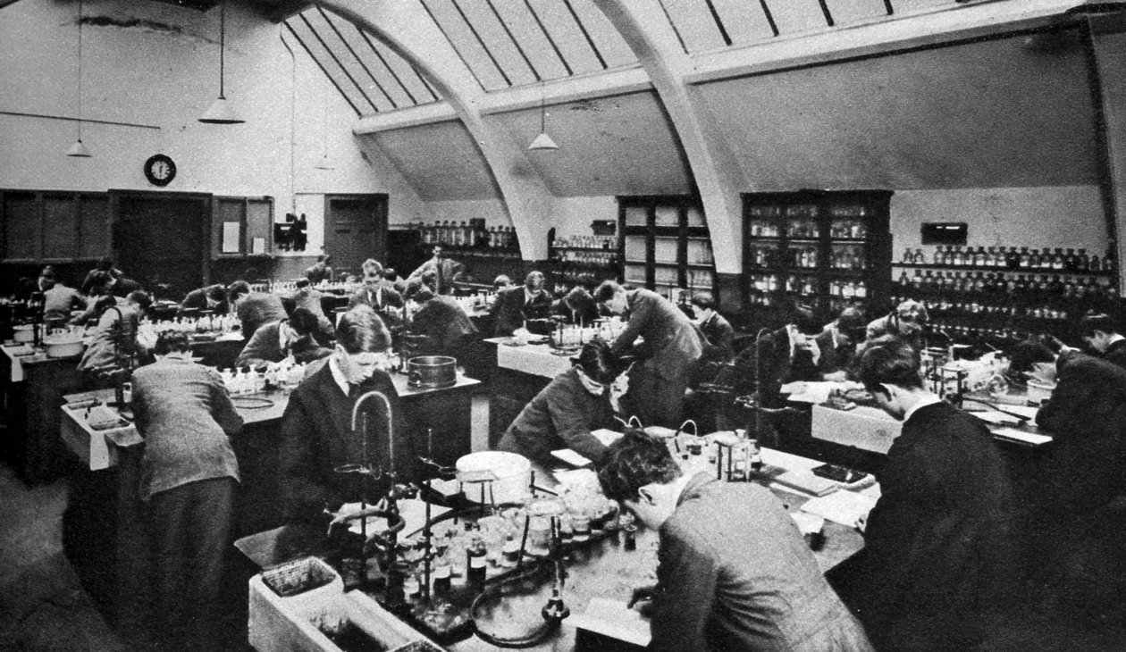 Et laboratorium i en polyteknisk høyskole i London, 1926-1927 av Unbekannt