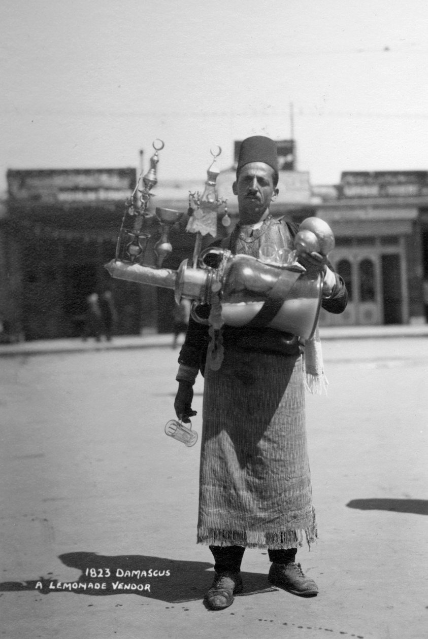 En lemonadeleverandør, Damaskus, Syria, 1920-c1930-tallet av Unbekannt