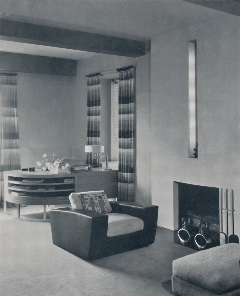 En stue i en leilighet i New York, designet av Frankl Galleries, Inc., 1935 av Unbekannt