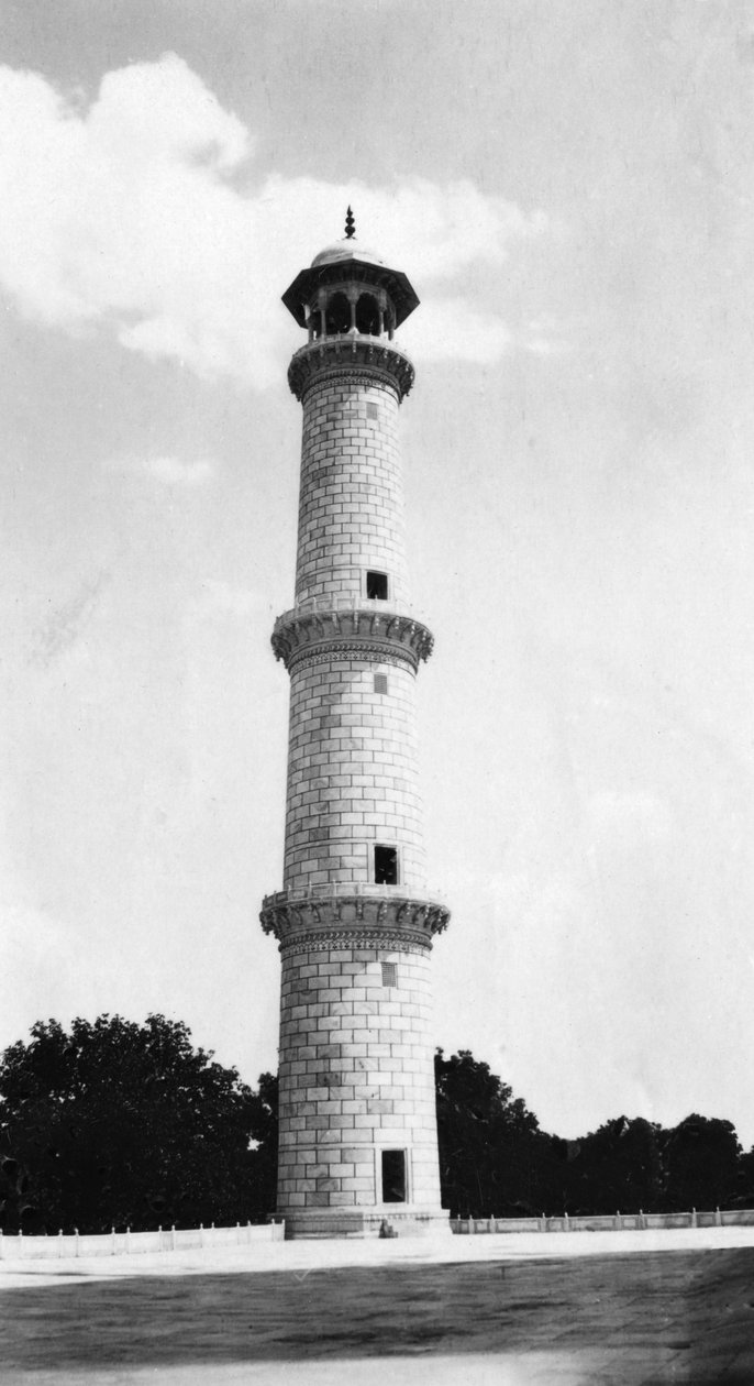 En minaret ved Taj Mahal, Agra, India, 1916-1917 av Unbekannt
