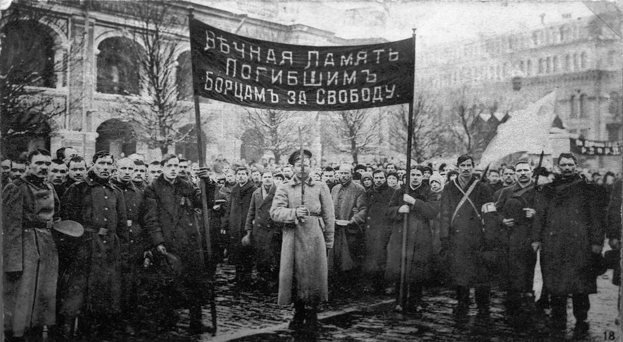 En sørgeseremoni for ofrene for februarrevolusjonen, Russland, 1917. av Unbekannt