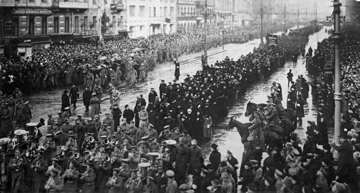 En sørgeseremoni for ofrene for februarrevolusjonen, Russland, 5. april, 1917 av Unbekannt