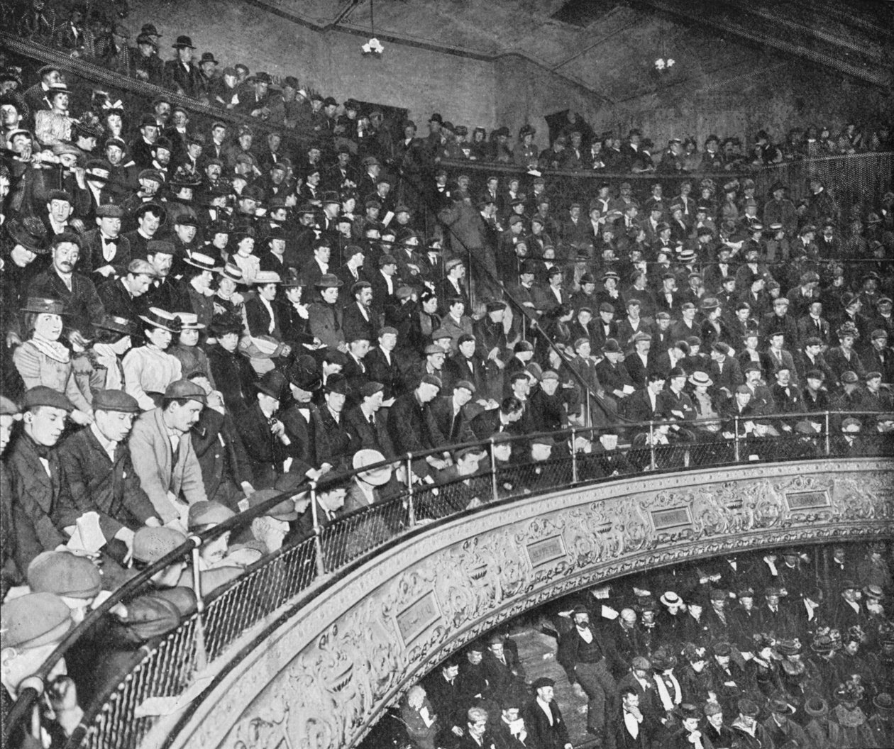 Et musikkhallgalleri, London, c1900 1901 av Unbekannt