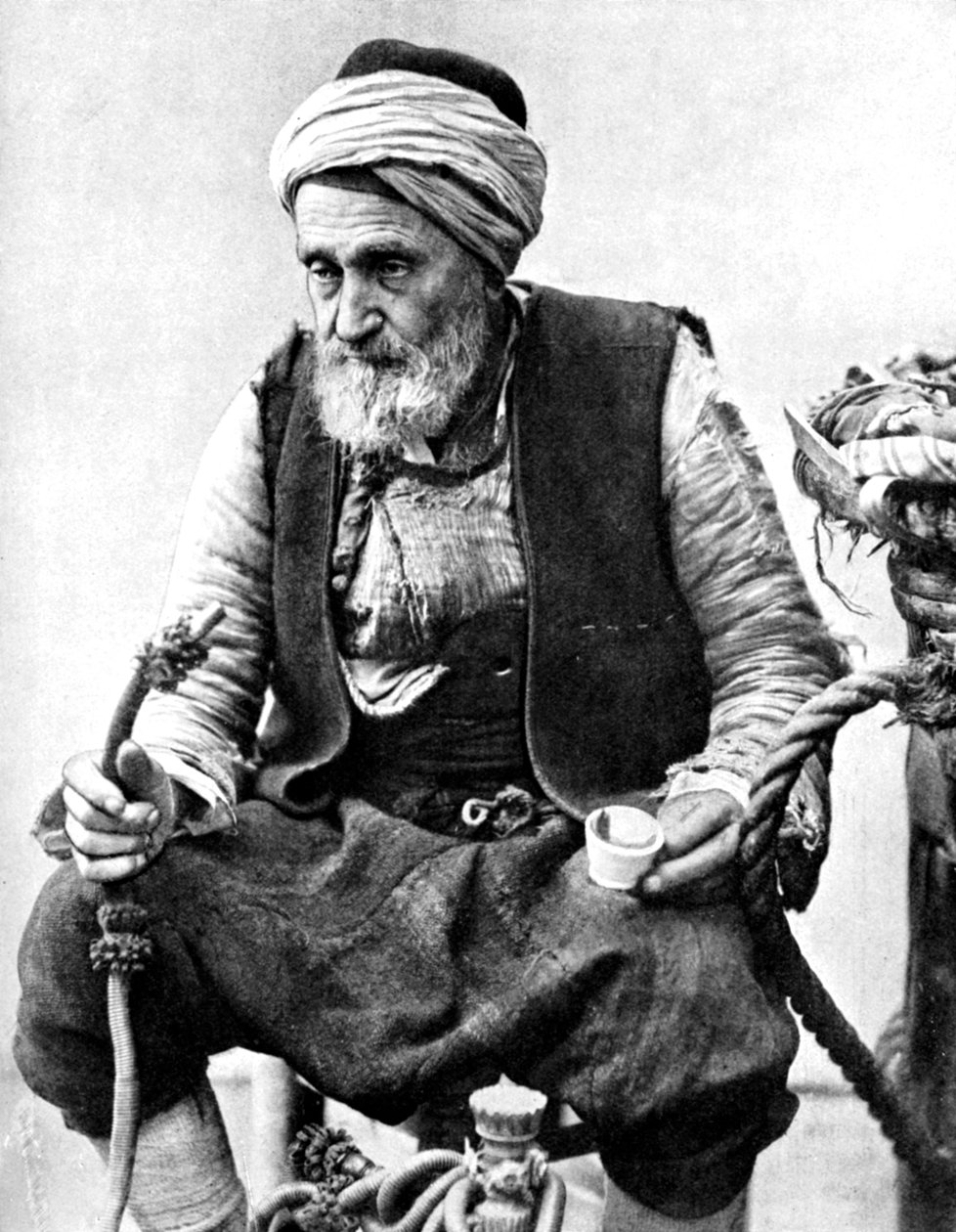 En bonde som drikker kaffe og røyker en huqqah, Izmir, Tyrkia, 1936 av Unbekannt