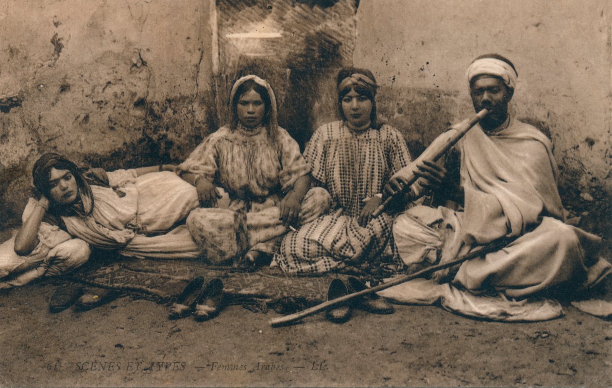 Et fotografi som viser tradisjonelle arabiske mennesker, c1909 av Unbekannt
