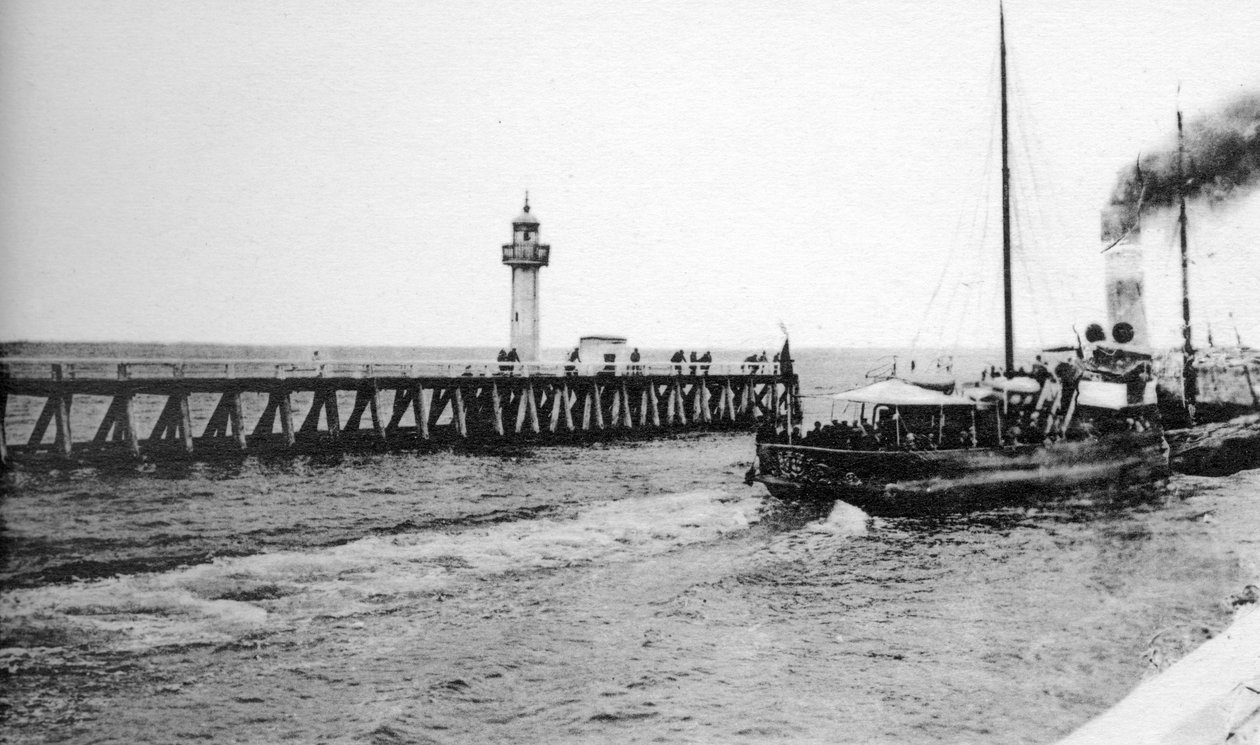 En dampbåt med avgang fra Trouville til Le Havre, Frankrike, ca 1920-tallet av Unbekannt