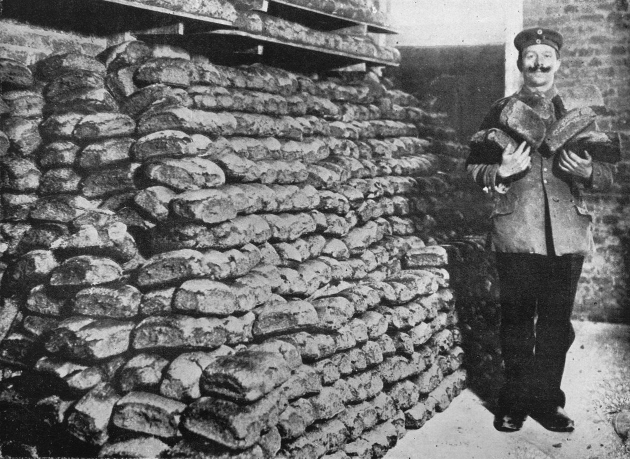 En butikk med krigsbrød for de tyske troppene, 1915 av Unbekannt