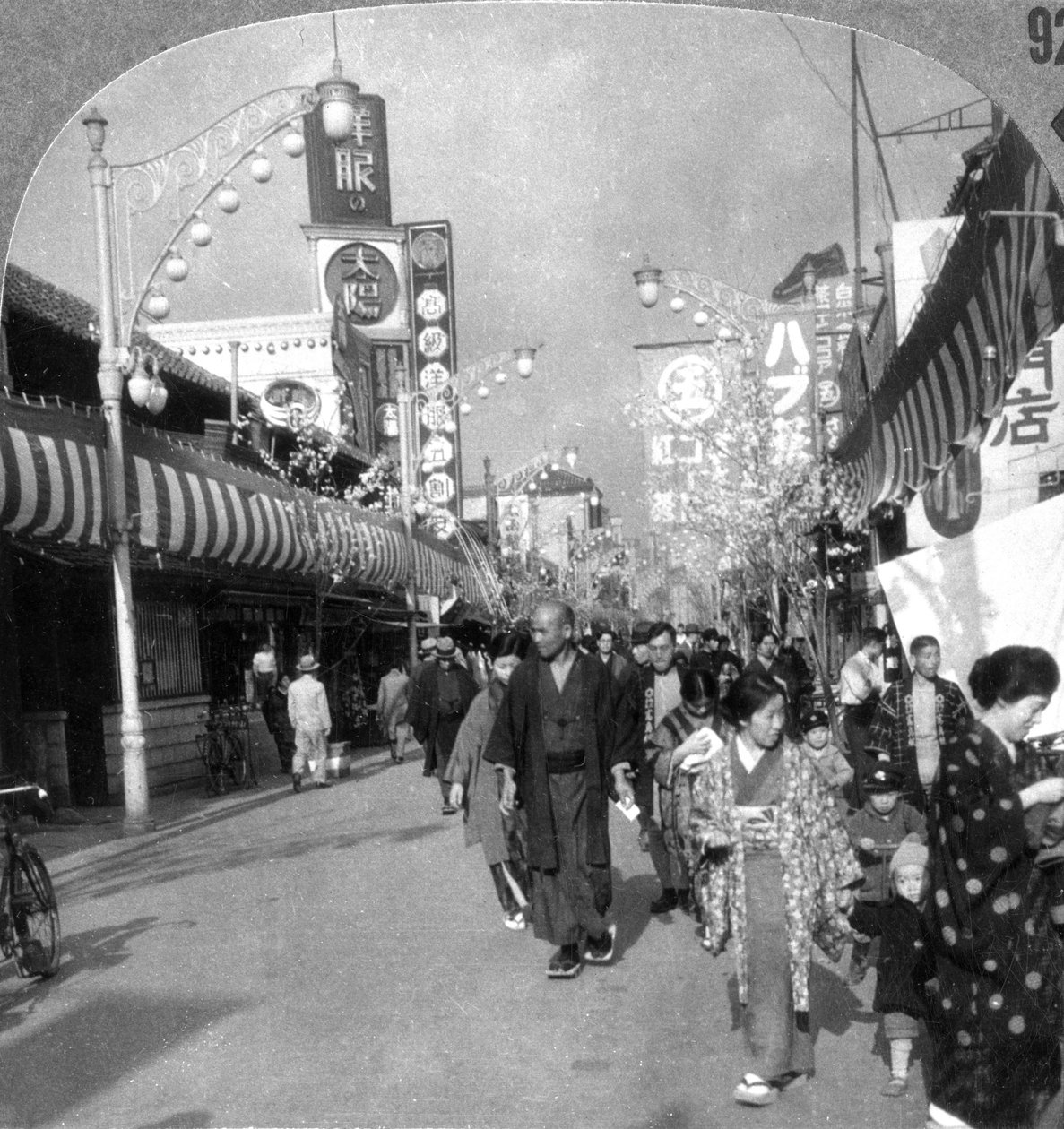 En gate i Yokohama, Japan, 1900-tallet av Unbekannt