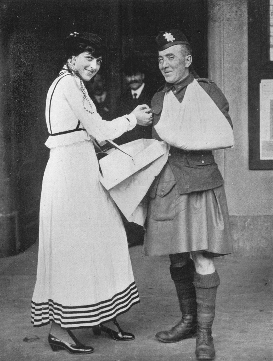 En krigsveldedighetsflaggdagshendelse, 1915 av Unbekannt