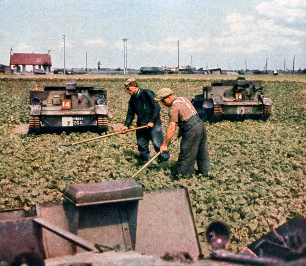 Forlatte franske stridsvogner på et felt, Dunkirk, Frankrike, 1940 av Unbekannt