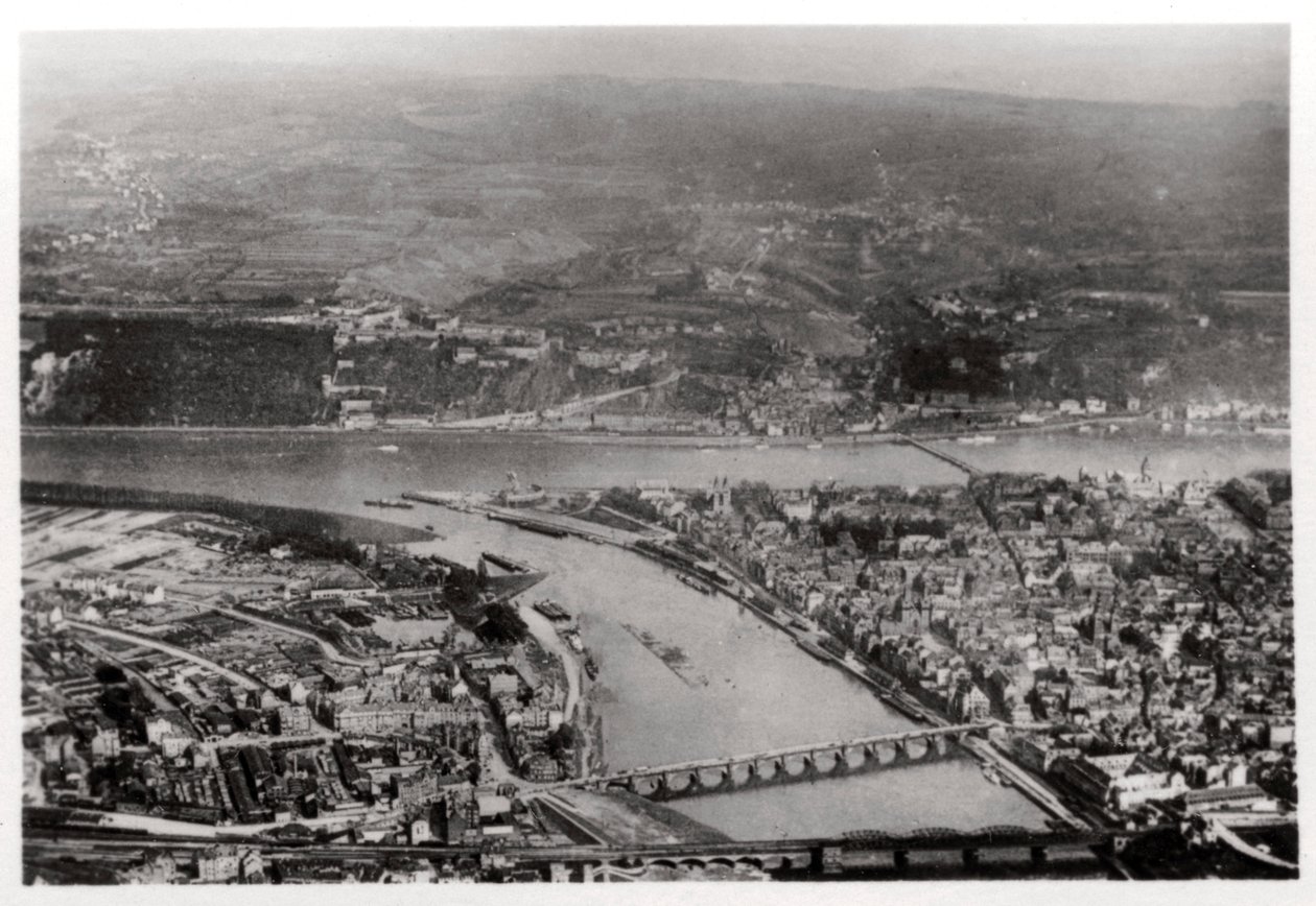Luftfoto av Koblenz, Rhein-Pfalz, Tyskland, fra en Zeppelin, c1931 1933 av Unbekannt