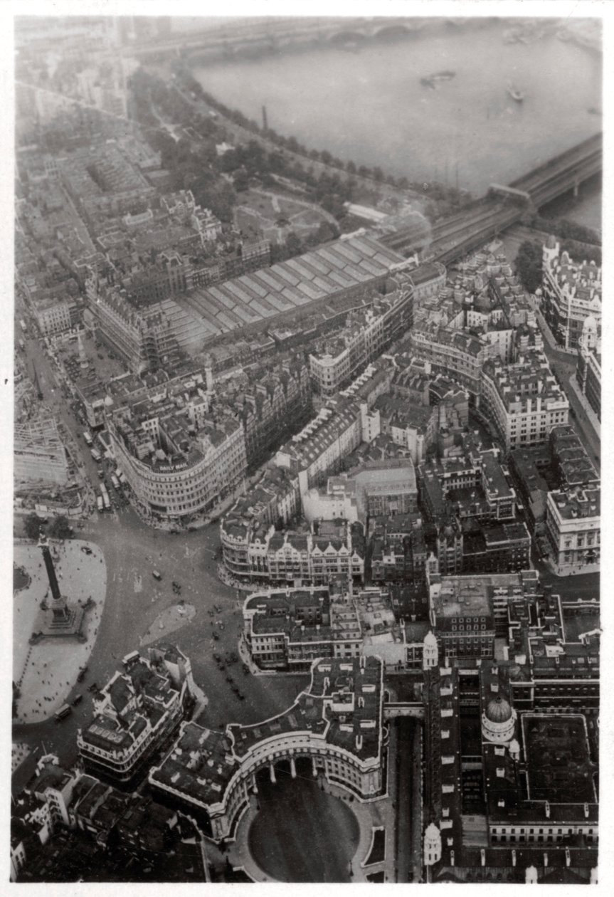 Luftfoto av Trafalgar Square, London, fra en Zeppelin, 1931 1933 av Unbekannt